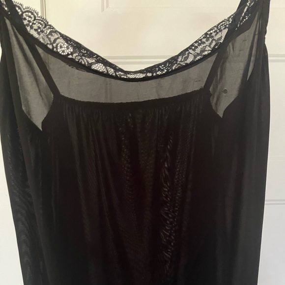 🌺 5/$30 🌺 Vintage black slip dress with lace neckline and hem - Picture 7 of 7